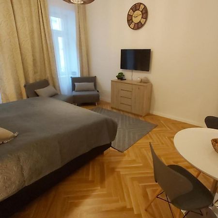 Angelika Apartments Vienna Room photo